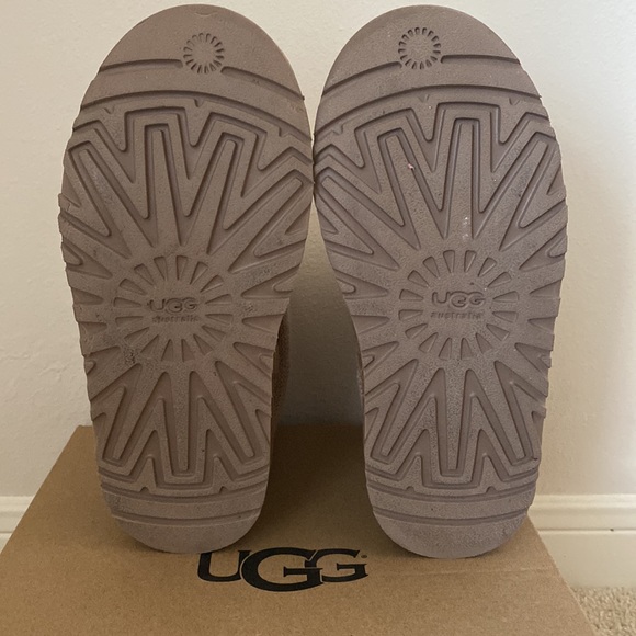UGG Mid Boots - Picture 4 of 5